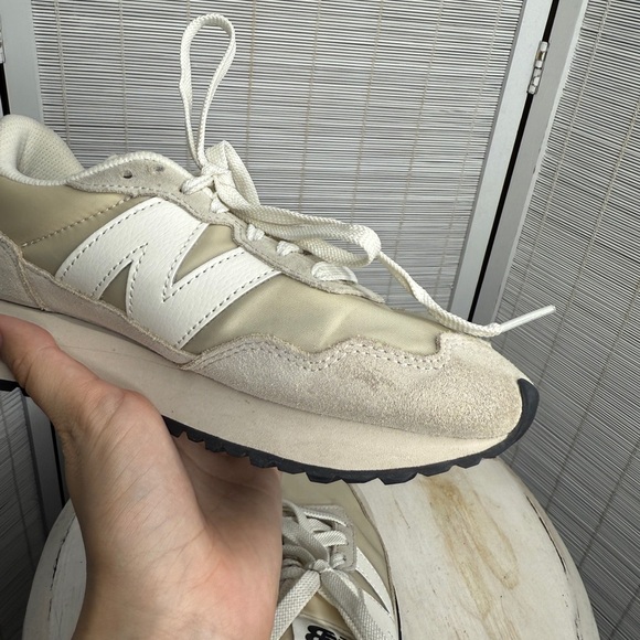 New Balance Off White Beige Sneakers Size 7 - Picture 8 of 11